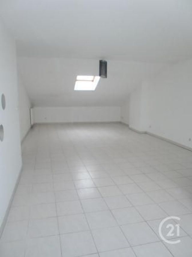 Afficher la photo en grand Appartement F3 à louer - 3 pièces - 76.25 m2 - VERDUN - 55 - LORRAINE - Century 21 L'Immobilière Saint Paul