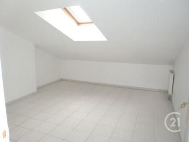 Afficher la photo en grand Appartement F3 à louer - 3 pièces - 76.25 m2 - VERDUN - 55 - LORRAINE - Century 21 L'Immobilière Saint Paul