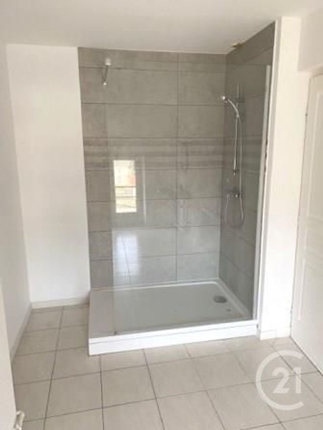 Afficher la photo en grand Appartement F3 à louer - 3 pièces - 76.25 m2 - VERDUN - 55 - LORRAINE - Century 21 L'Immobilière Saint Paul