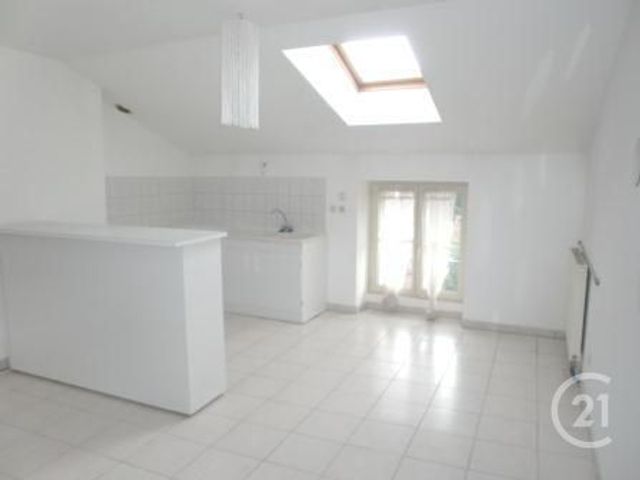 Afficher la photo en grand Appartement F3 à louer - 3 pièces - 76.25 m2 - VERDUN - 55 - LORRAINE - Century 21 L'Immobilière Saint Paul