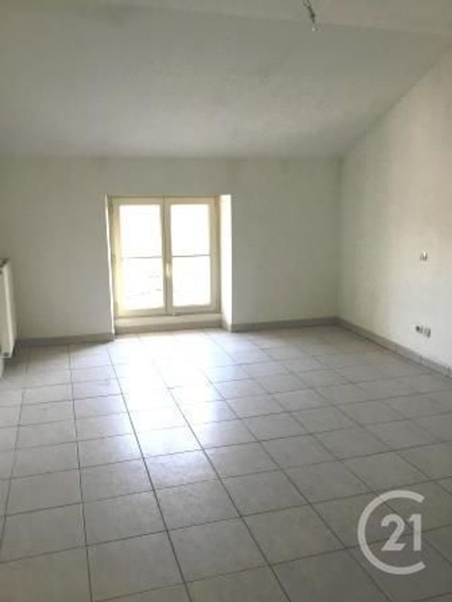 Afficher la photo en grand Appartement F3 à louer - 3 pièces - 76.25 m2 - VERDUN - 55 - LORRAINE - Century 21 L'Immobilière Saint Paul