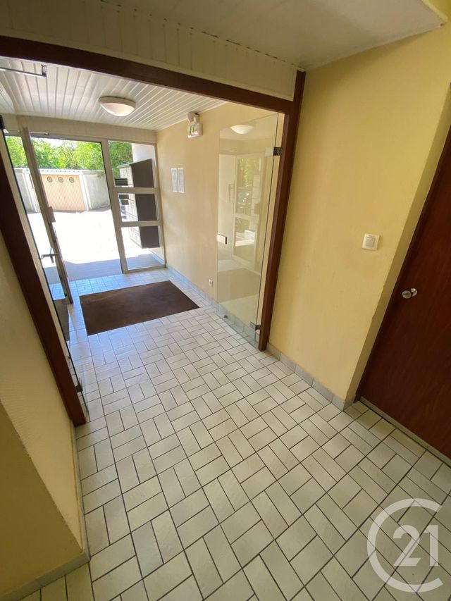 Appartement F1 à vendre - 1 pièce - 42.0 m2 - VERDUN - 55 - LORRAINE - Century 21 L'Immobilière Saint Paul Appartement F1 à vendre - 1 pièce - 42.0 m2 - VERDUN - 55 - LORRAINE - Century 21 L'Immobilière Saint Paul
