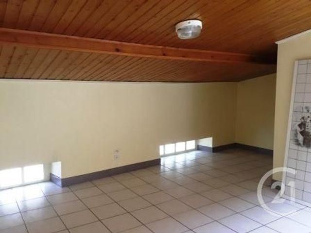Appartement F1 à louer - 1 pièce - 28.6 m2 - VERDUN - 55 - LORRAINE - Century 21 L'Immobilière Saint Paul